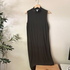 Time and Tru Sleeveless Dark Green Midi Dress